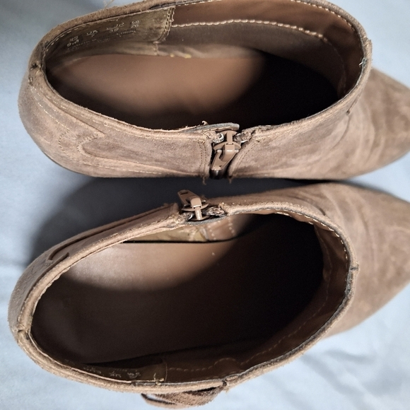 Unity by Carlos Santana womens booties in a size US 9. Brown Suede. EUC - Picture 4 of 7